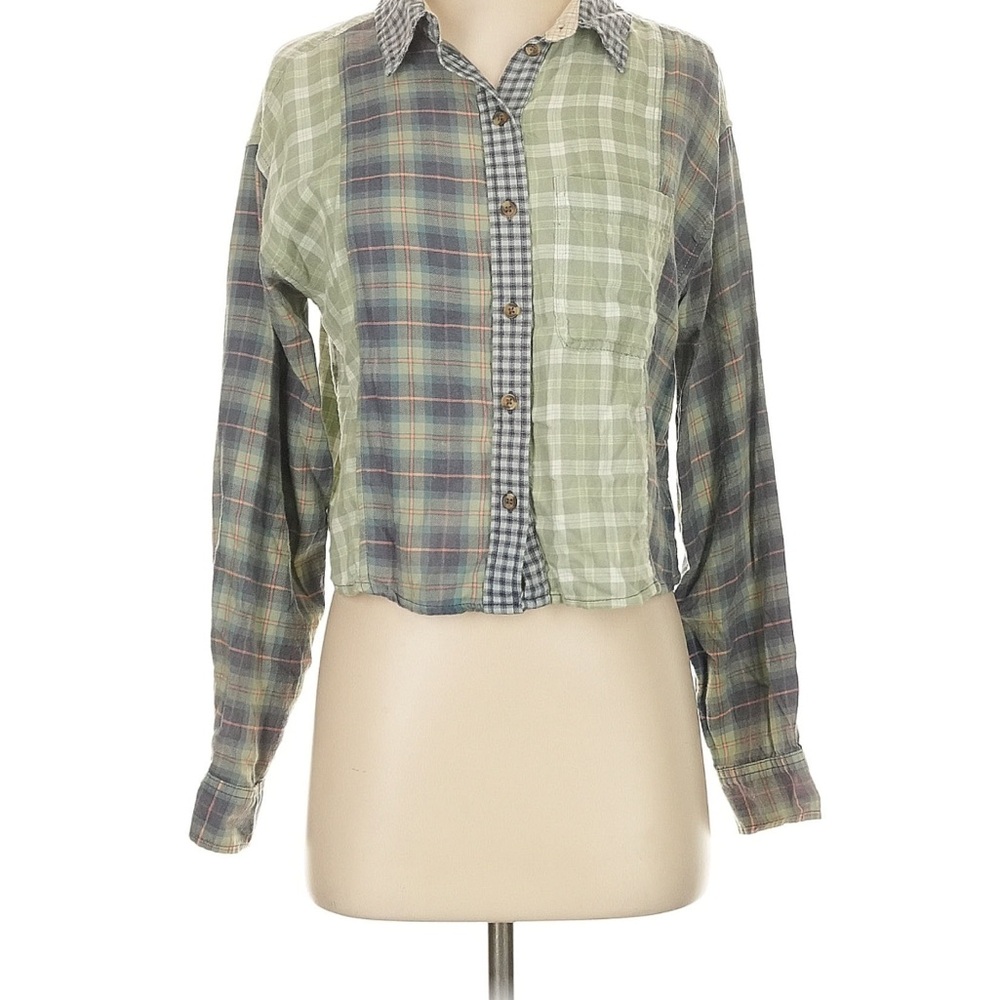 American Eagle Light Green Plaid Button-Up Crop Flannel